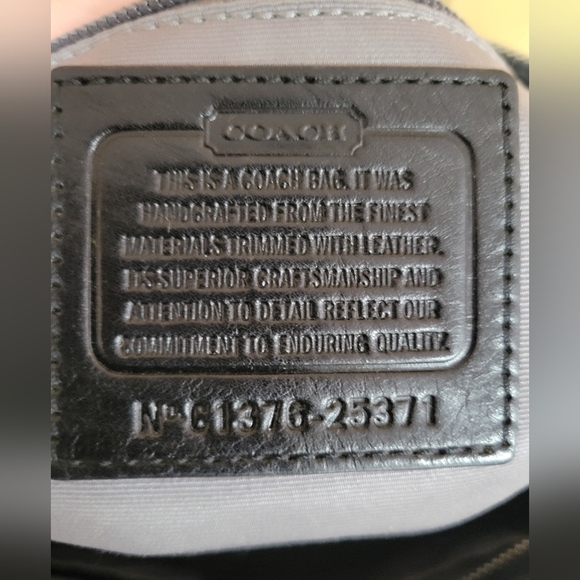 Coach Legacy Signature Chelsea with Hobo International Wristlet/Wallet Damaged - Picture 4 of 16